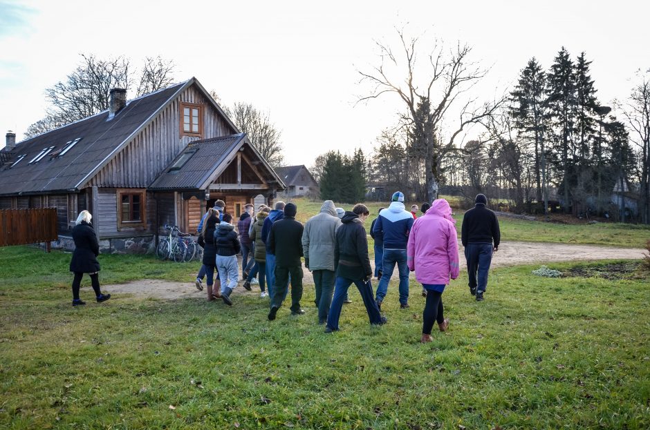 Vienuolių gyvenimas – ne tik malda