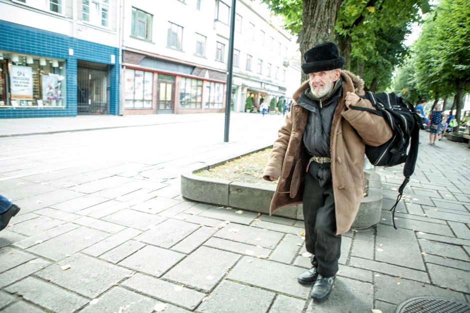 Kam rūpi senolis ant Laisvės alėjos suolelio? 