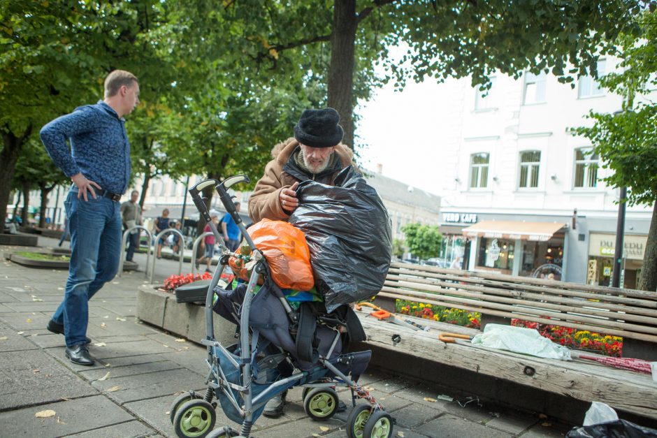 Kam rūpi senolis ant Laisvės alėjos suolelio? 