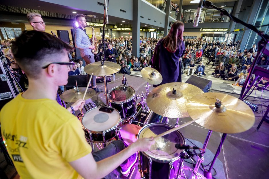 „Kaunas Jazz“ startavo koncertu autobusų stotyje