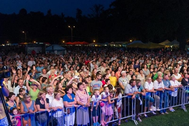 Ilgąjį Žolinių savaitgalį – Pakruojo festivalis su Dž. Butkute (programa)