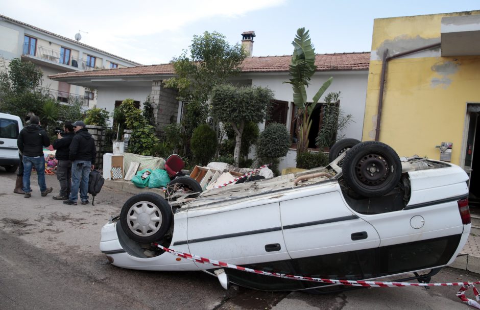 „Cleopatros“ užklupta Sardinija bando gyventi toliau