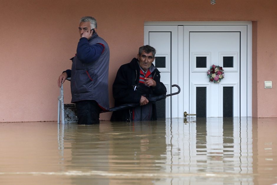 Katastrofiškas potvynis Balkanuose jau nusinešė 7 gyvybes