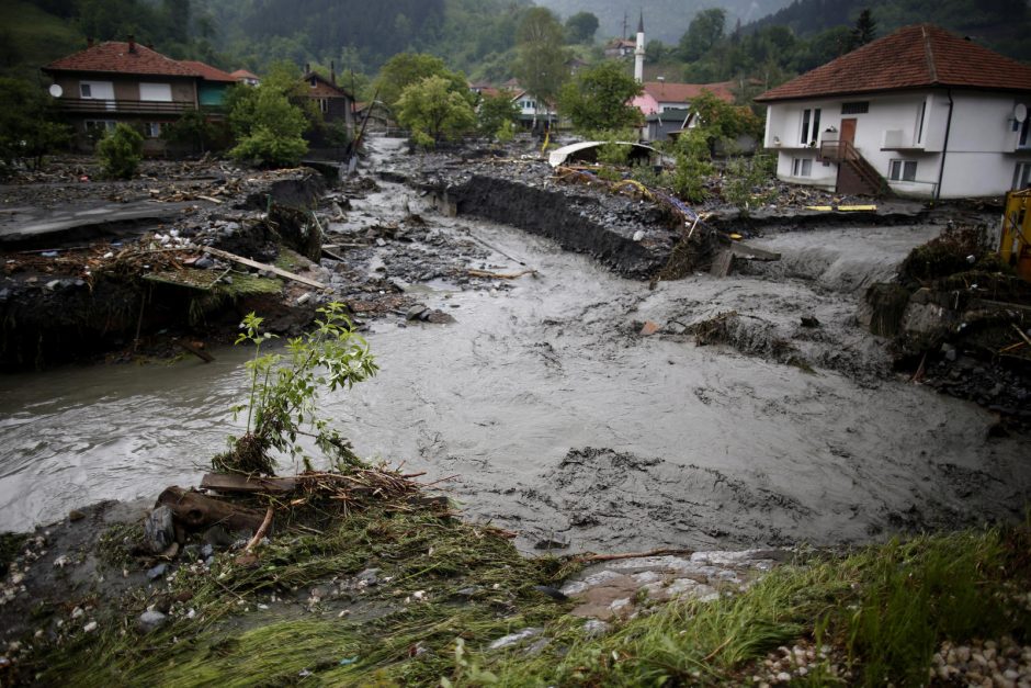 Katastrofiškas potvynis Balkanuose jau nusinešė 7 gyvybes