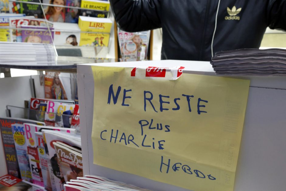 „Charlie Hebdo“ naujausias numeris pardavinėjamas už tūkstančius eurų