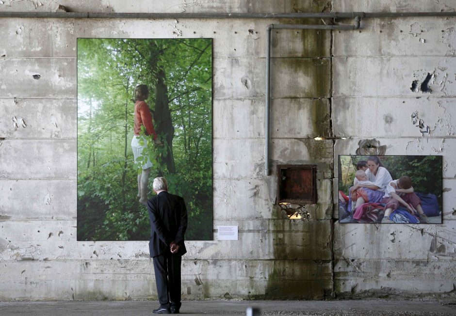 Srebrenicos metinės: Serbijos premjeras apmėtytas akmenimis