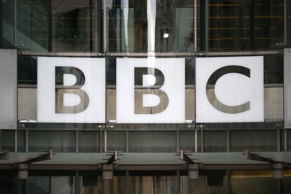 BBC darbuotojos reikalauja tuoj pat panaikinti atlyginimų skirtumą