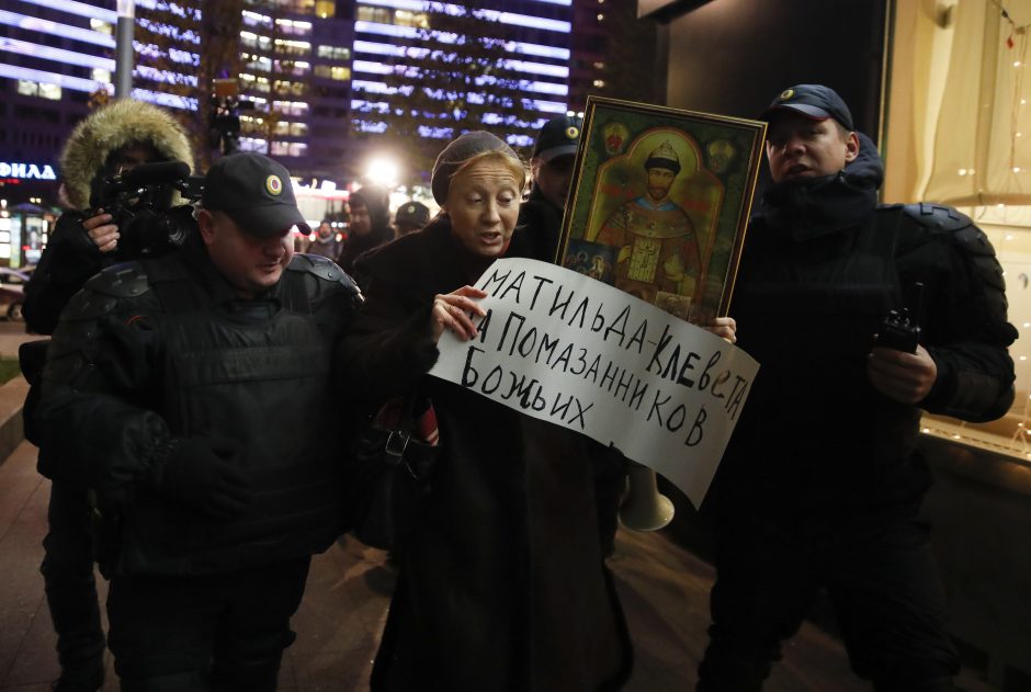 Maskvoje per kontroversiško filmo premjerą sulaikyti protestuotojai