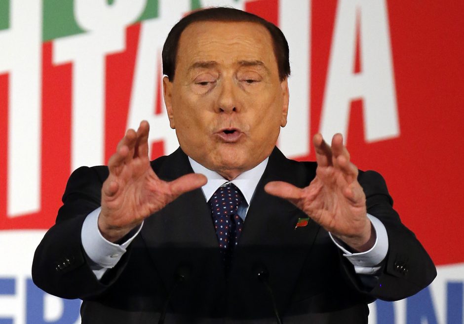 S. Berlusconi mokėjo širdžių ėdikei už seksą, bet nežinojo, kad ji nepilnametė