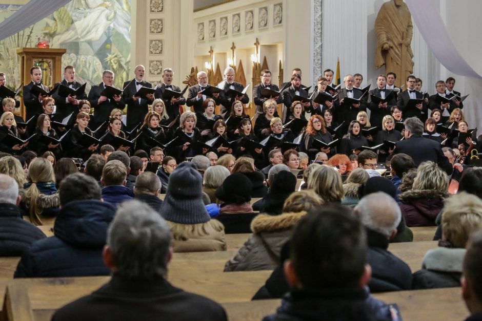 Sausio 13-osios proga bažnyčią užliejo galinga J. Brahmso muzika