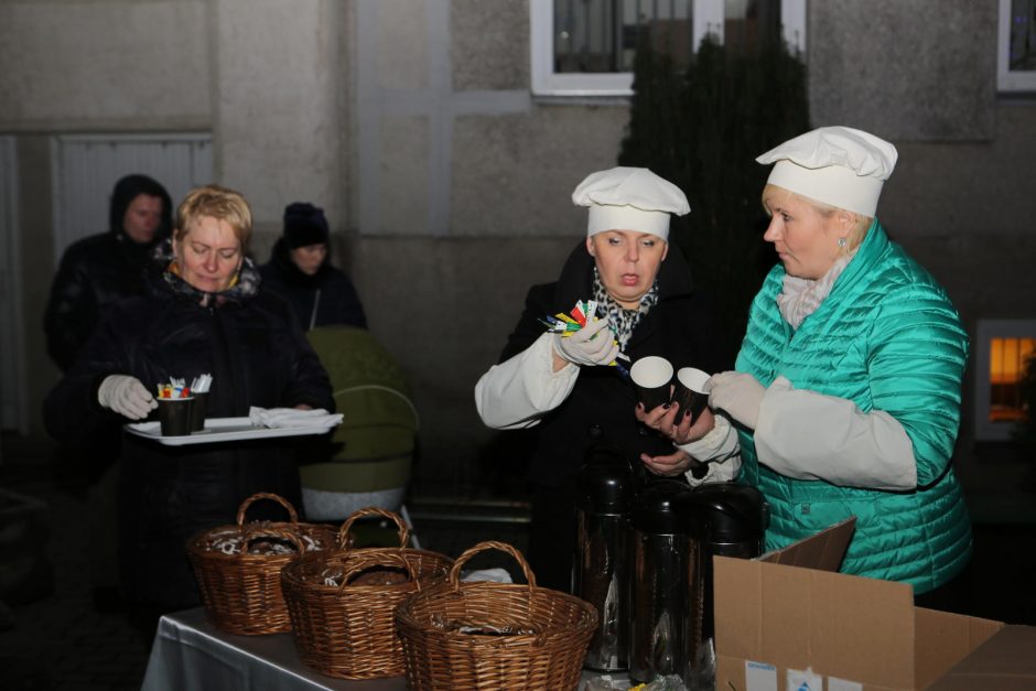 Jūrininkų ligoninės kiemelyje skambėjo giesmės