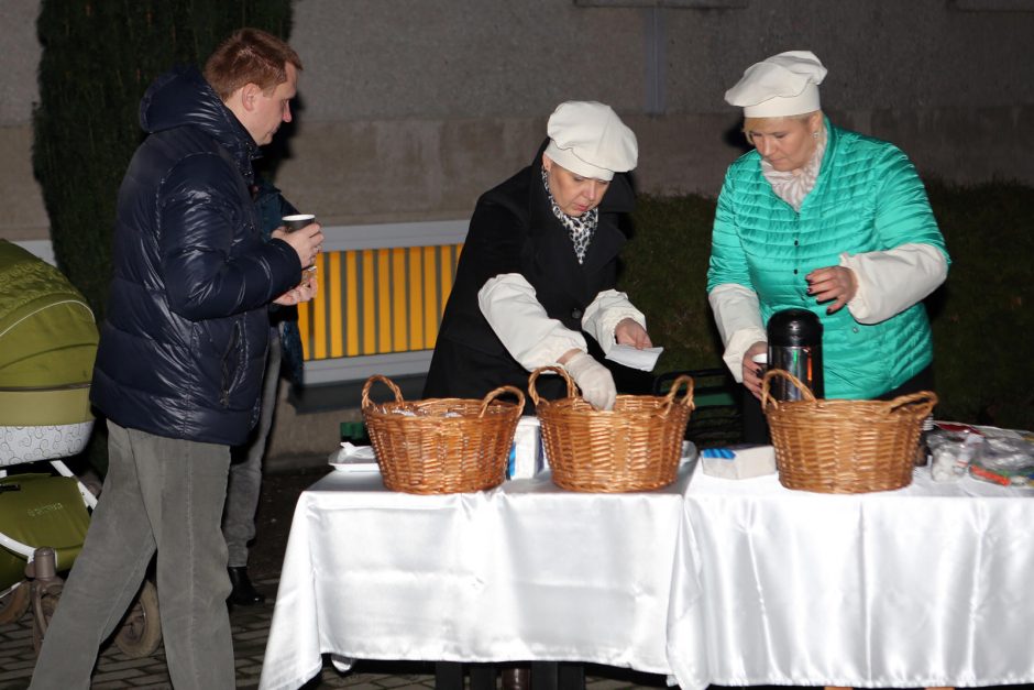 Jūrininkų ligoninės kiemelyje skambėjo giesmės