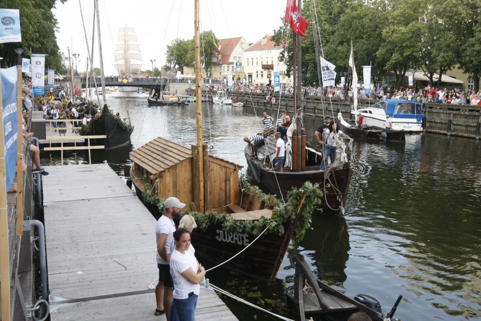 Uostamiestis pasitiko istorinių laivų flotilę