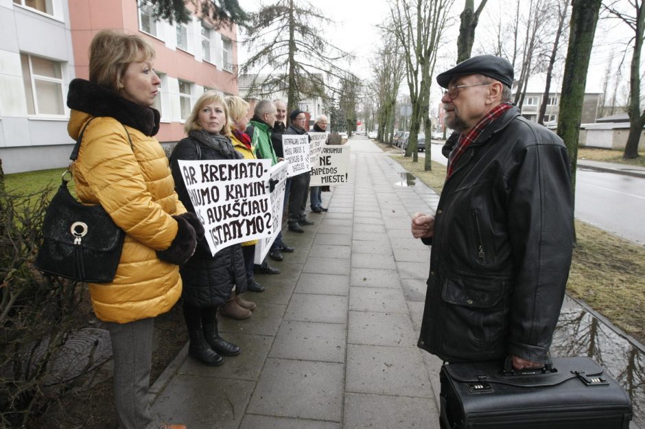 “Salsvas žmogienos kvapas pasklis po Klaipėdą“: piketas prieš krematoriumą