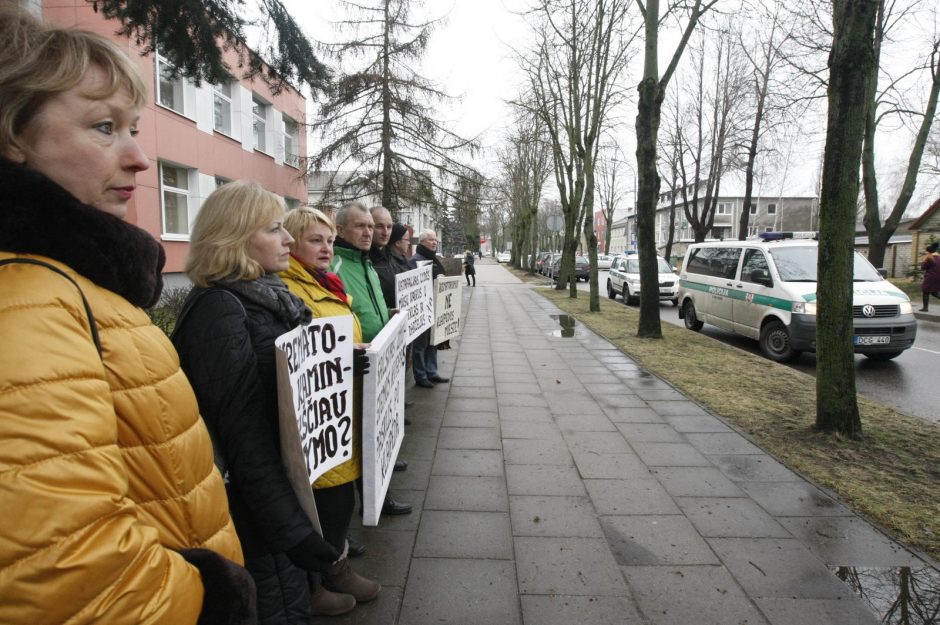 “Salsvas žmogienos kvapas pasklis po Klaipėdą“: piketas prieš krematoriumą