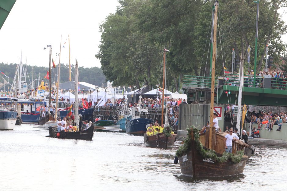 Uostamiestis pasitiko istorinių laivų flotilę