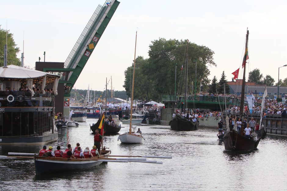 Uostamiestis pasitiko istorinių laivų flotilę