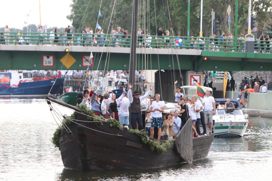 Uostamiestis pasitiko istorinių laivų flotilę