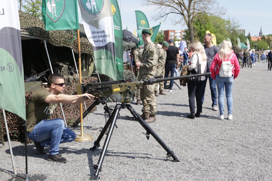 Uostamiestyje – įspūdinga kariškių šventė