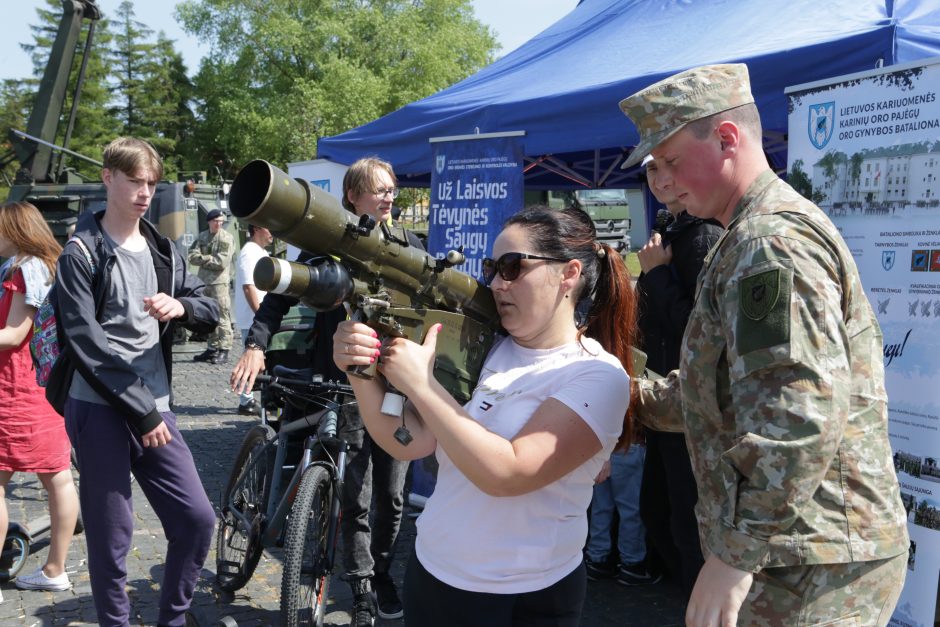 Uostamiestyje – įspūdinga kariškių šventė