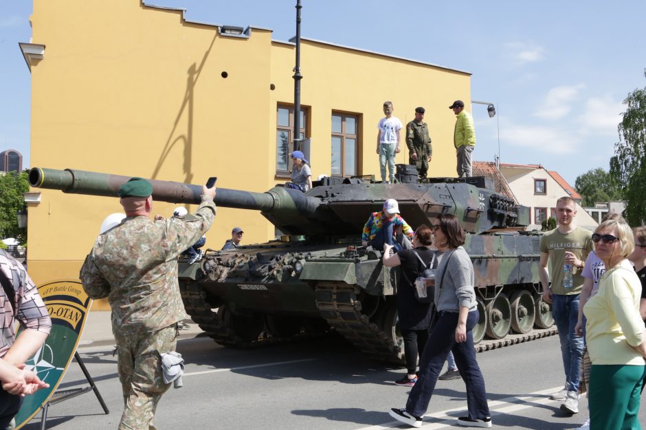 Uostamiestyje – įspūdinga kariškių šventė