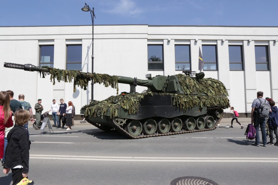 Uostamiestyje – įspūdinga kariškių šventė