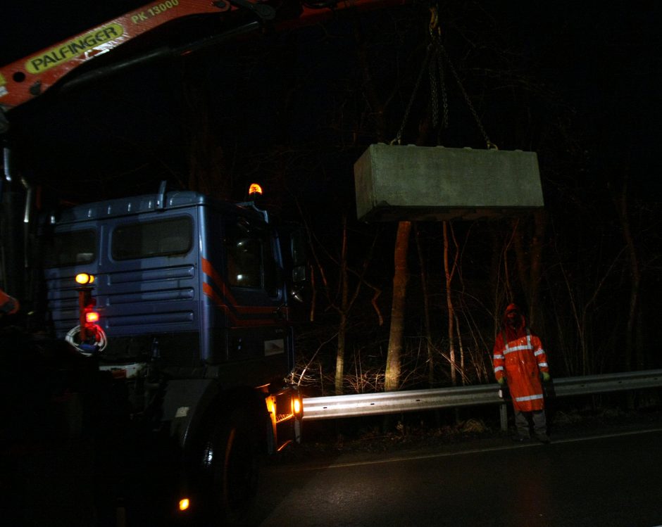 Kaunas užsidaro: ties įvažiavimais į miestą jau statomi blokai