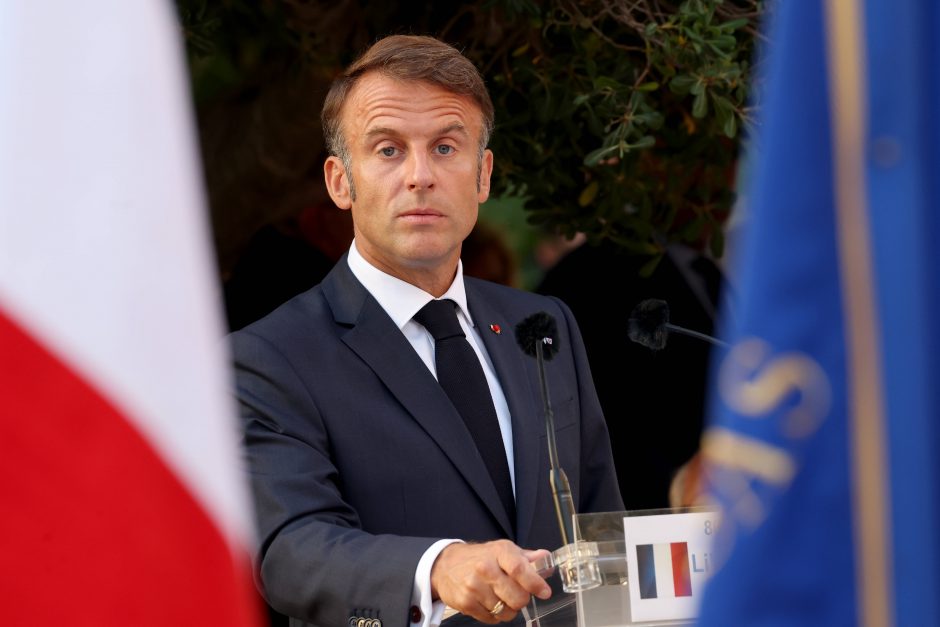 E. Macronas atmetė kairiojo sparno vyriausybės sudarymo galimybę