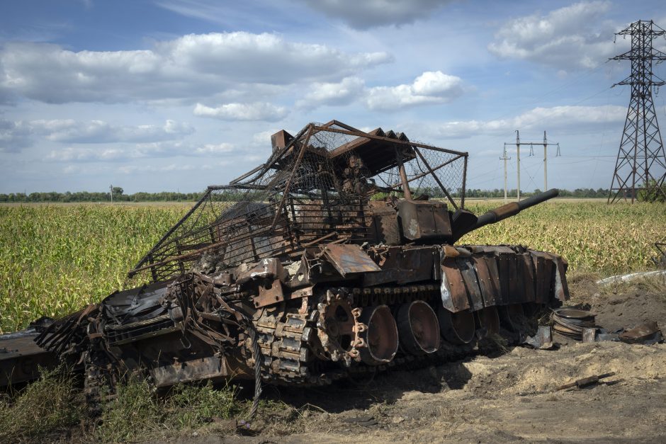 Londonas: rusai Ukrainoje neteko tūkstančių tankų ir šarvuočių