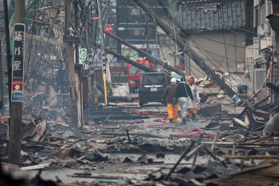 Japonijoje žemės drebėjimo aukų skaičius išaugo iki 73, gelbėtojams trukdo prastas oras