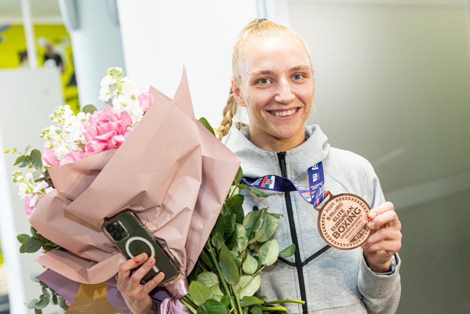 Grįžo bokso čempionato bronzos medalininkė A. Starovoitova