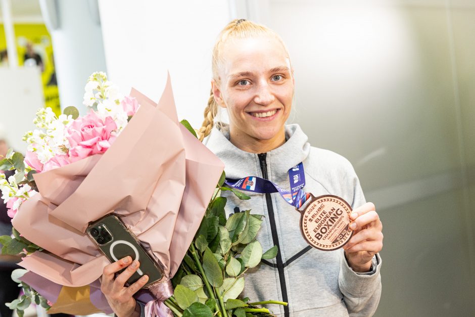 Grįžo bokso čempionato bronzos medalininkė A. Starovoitova