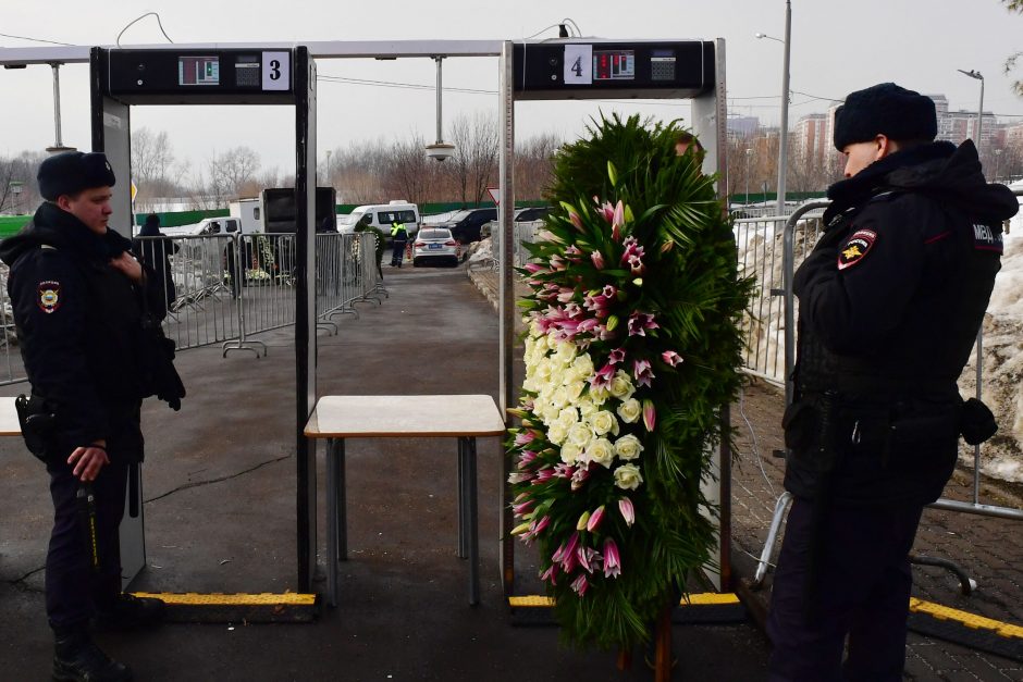 Kremlius neišgąsdino į A. Navalno laidotuves susirinkusiųjų žmonių: „Rusija bus laisva!“