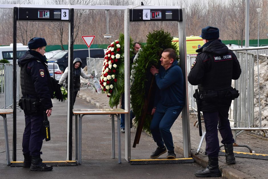 Kremlius neišgąsdino į A. Navalno laidotuves susirinkusiųjų žmonių: „Rusija bus laisva!“