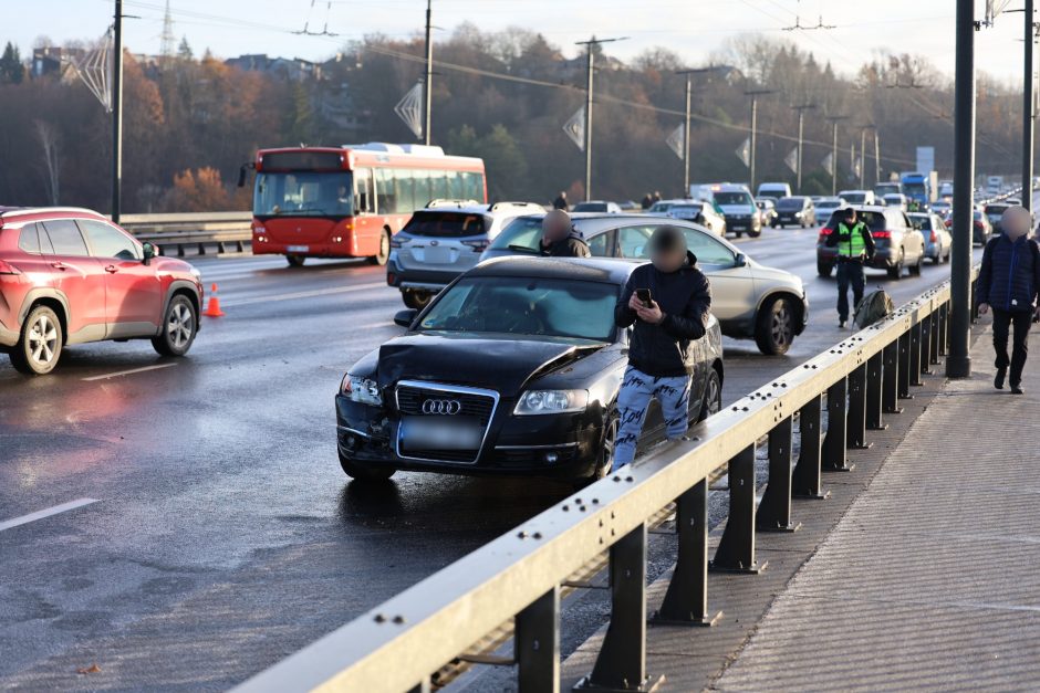 Kauno gatvėse – sudėtinga situacija: vėluoja viešasis transportas