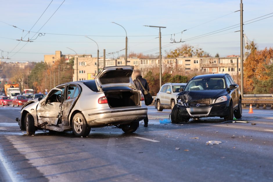 Kauno gatvėse – sudėtinga situacija: vėluoja viešasis transportas