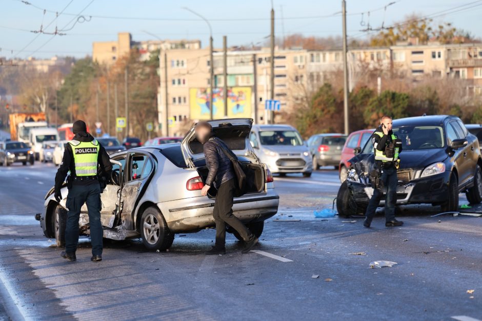 Kauno gatvėse – sudėtinga situacija: vėluoja viešasis transportas