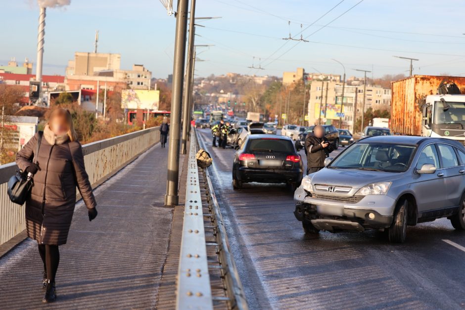 Kauno gatvėse – sudėtinga situacija: vėluoja viešasis transportas