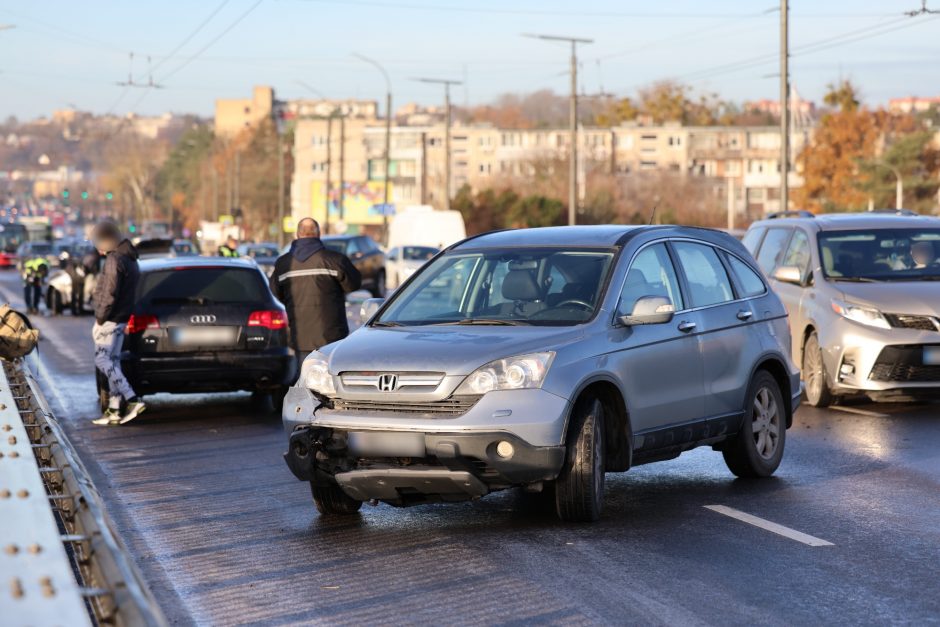 Kauno gatvėse – sudėtinga situacija: vėluoja viešasis transportas