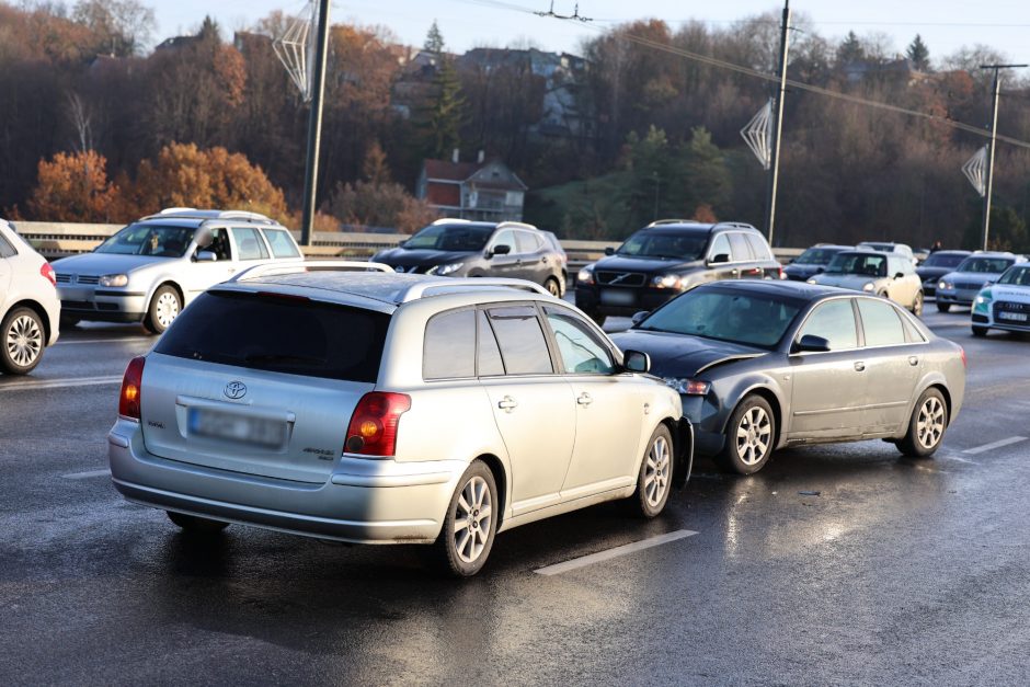 Kauno gatvėse – sudėtinga situacija: vėluoja viešasis transportas