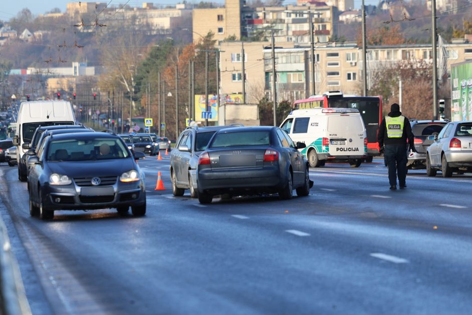 Kauno gatvėse – sudėtinga situacija: vėluoja viešasis transportas