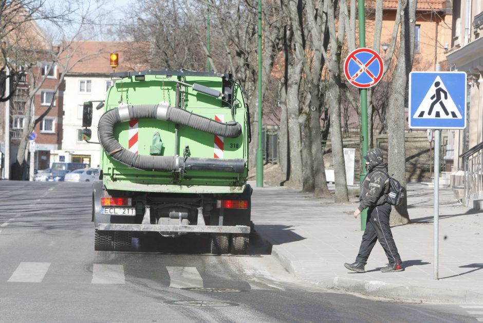 Skundas – dėl tvarkymo darbų uostamiestyje: kodėl niekas nešluoja gatvių?