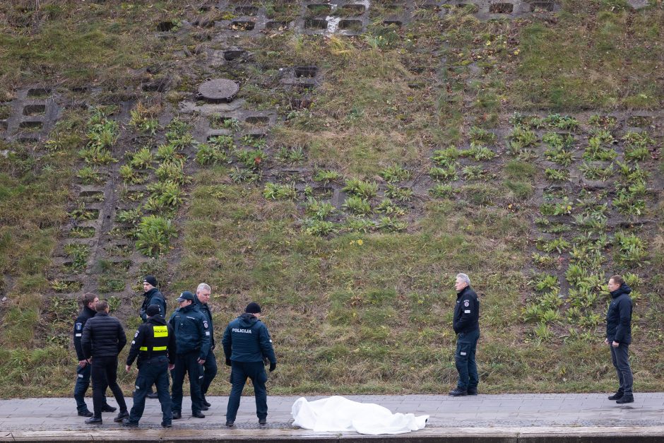 Neryje ugniagesiai rado nuskendusį žmogų: įtariama, kad tai – dingęs paauglys