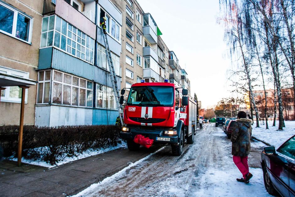 Kaune gaisras smarkiai nuniokojo butą