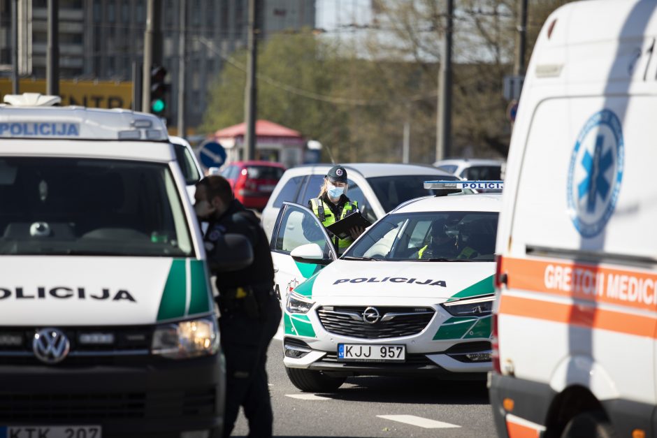 Tragedija Telšių rajone: „VW Golf“ trenkėsi į medį – vaikino gyvybė užgeso ligoninėje