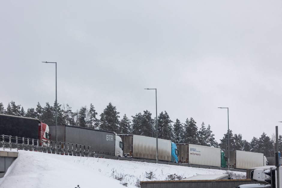 Blogos eismo sąlygos kiša koją: dalyje Vilniaus Kirtimų gatvės uždaromas eismas