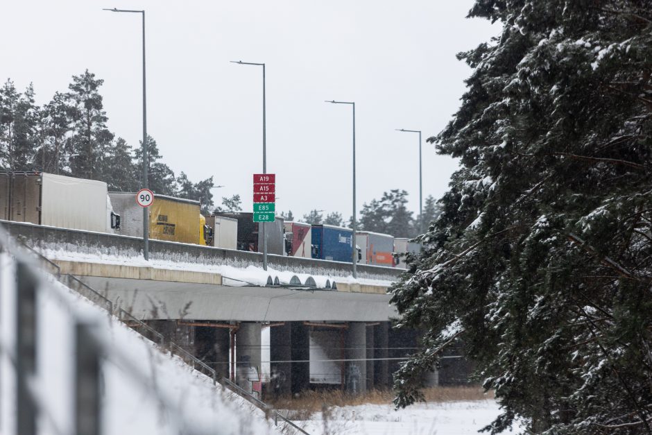 Blogos eismo sąlygos kiša koją: dalyje Vilniaus Kirtimų gatvės uždaromas eismas