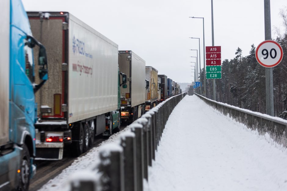 Blogos eismo sąlygos kiša koją: dalyje Vilniaus Kirtimų gatvės uždaromas eismas