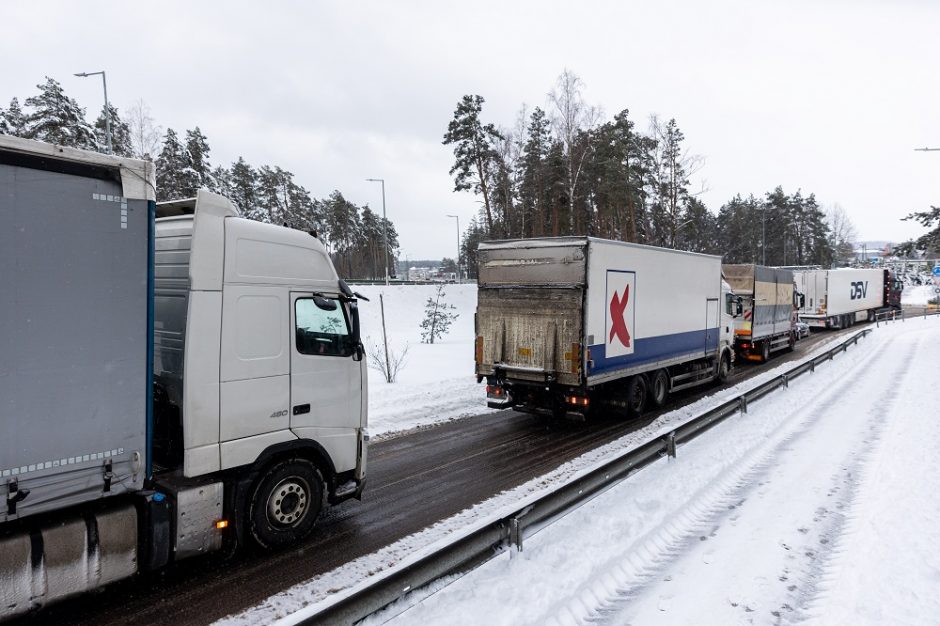 Vežėjų atstovas: Lietuva gali tapti Europos vilkikų srauto butelio kakliuku