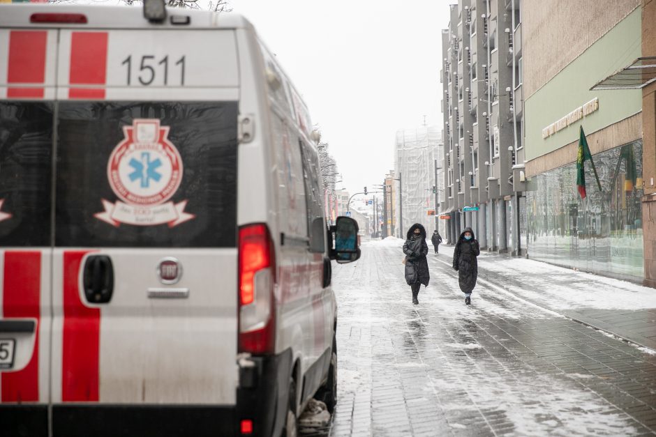 Centriniame pašte pradėti skiepijimai: kauniečiams skirta naujoji „Moderna“ vakcina